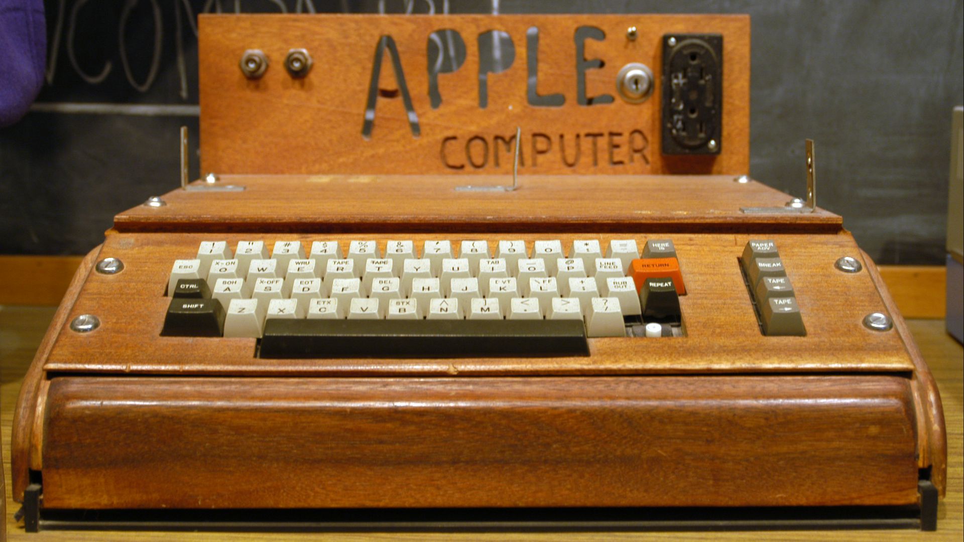 File:Apple I Computer.jpg