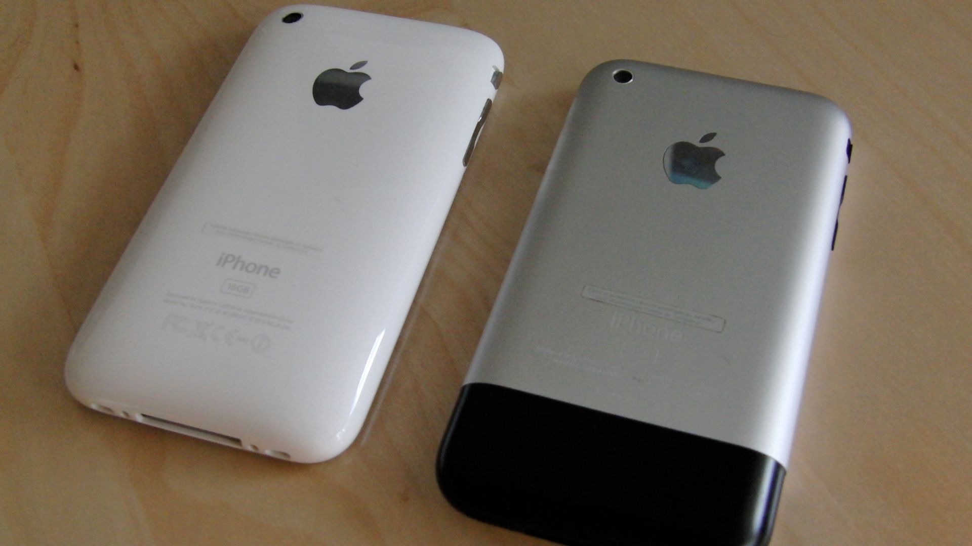 File:IPhone 3G VS iPhone (back).jpg