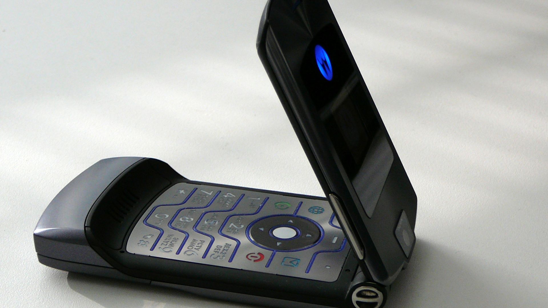 File:Motorola RAZR V3i 01.JPG