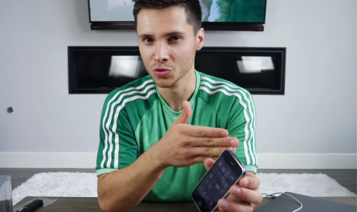 25 Vintage Cell Phones That Time Has Turned Into Hot Collectibles