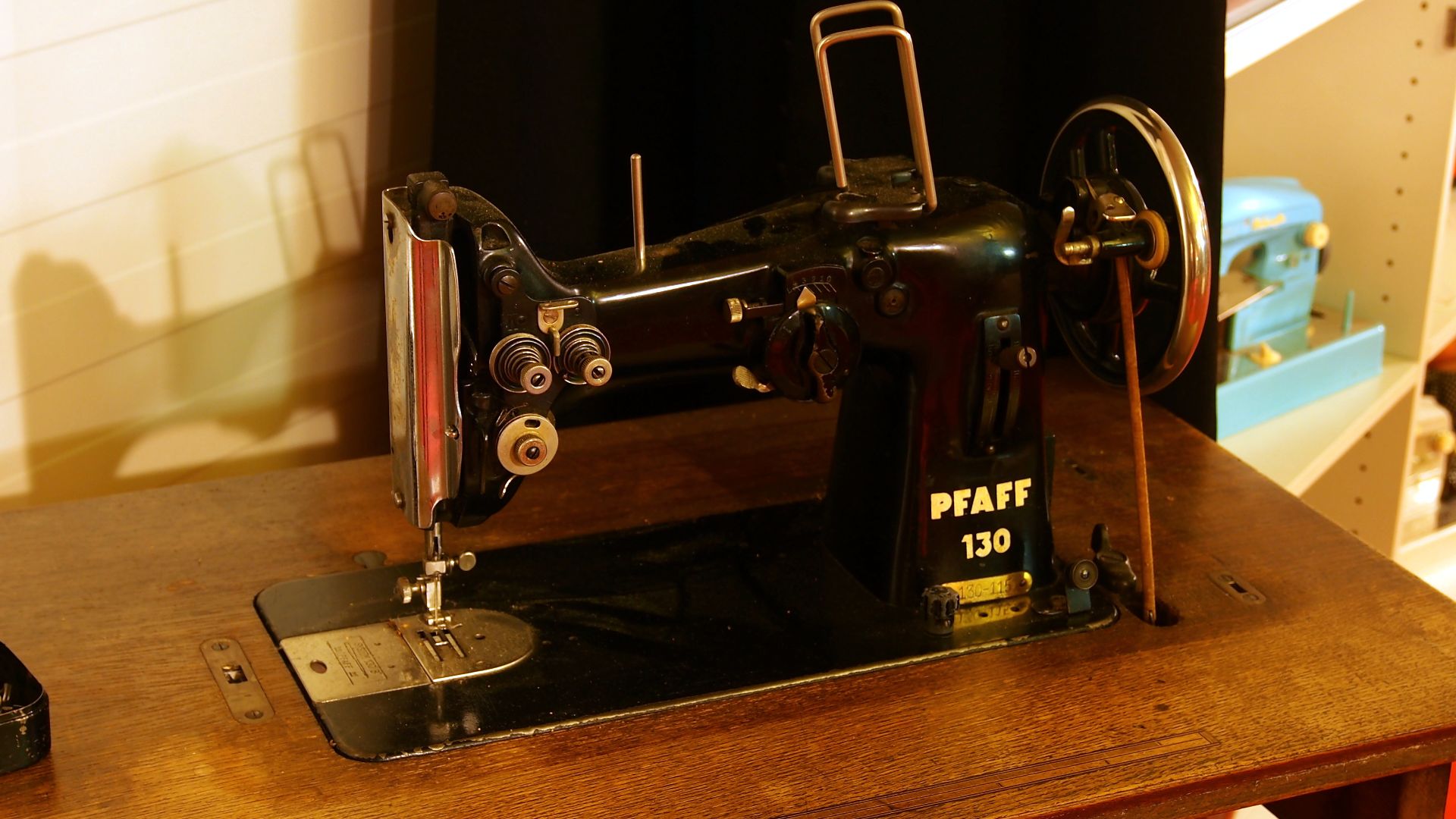 File:Pfaff 130 sewing machine.JPG