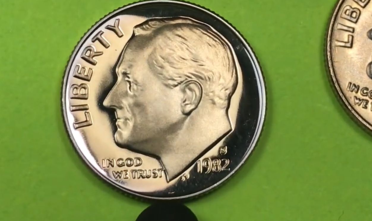 1982 No Mint Mark Roosevelt Dime (USA)