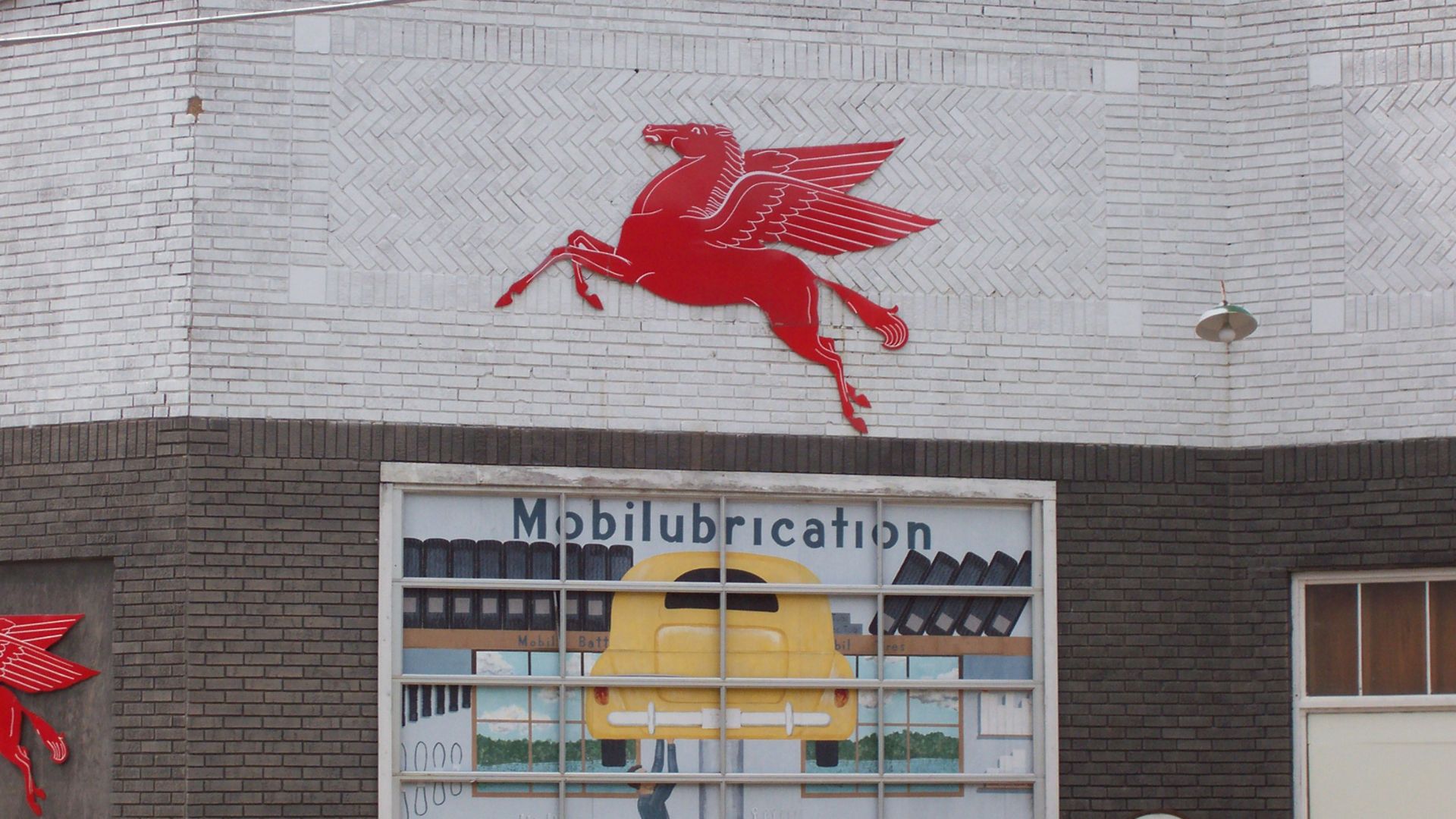 File:MobilSignHistoric.jpg