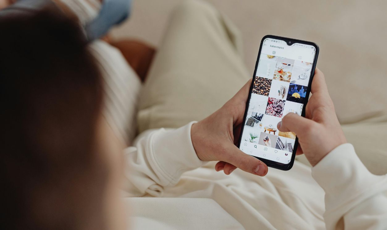 Social Media Deal-Hunting