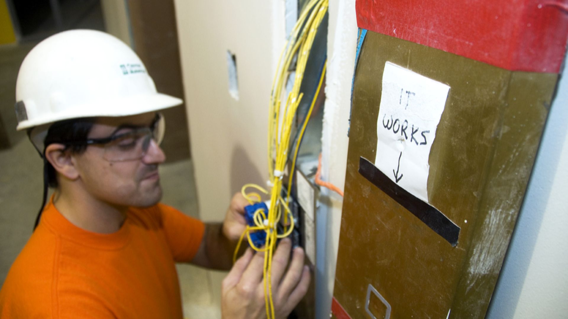 File:Elevator electrician (6267811128).jpg
