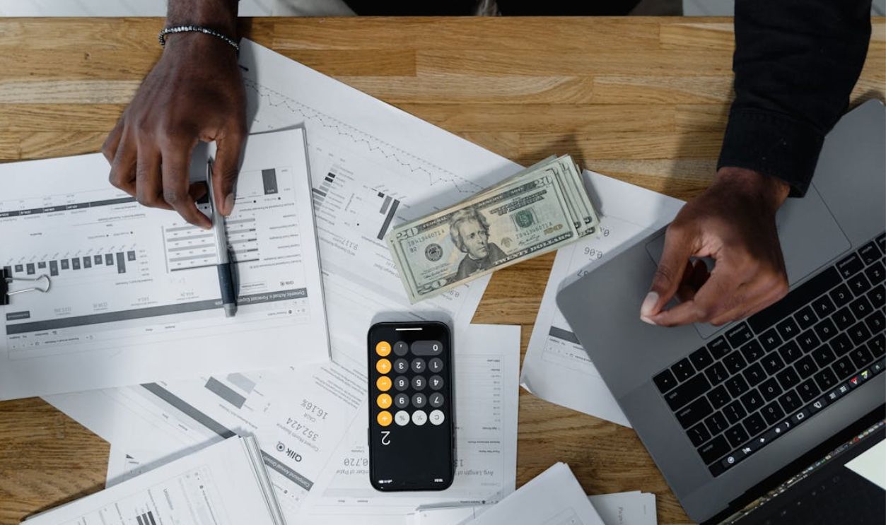 Decide: Avalanche or Snowball?