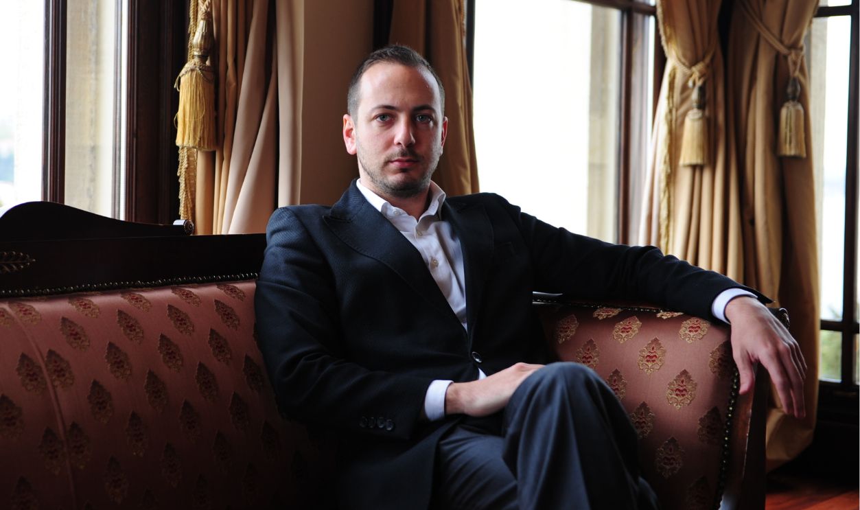 17 Elite Family Habits That Create Cultural Cringe For The Middle Class