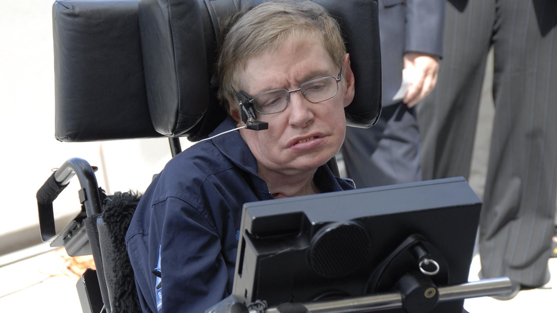 File:Stephen Hawking at Kennedy Space Center Shuttle Landing Facility KSC-07pd-0946.jpg