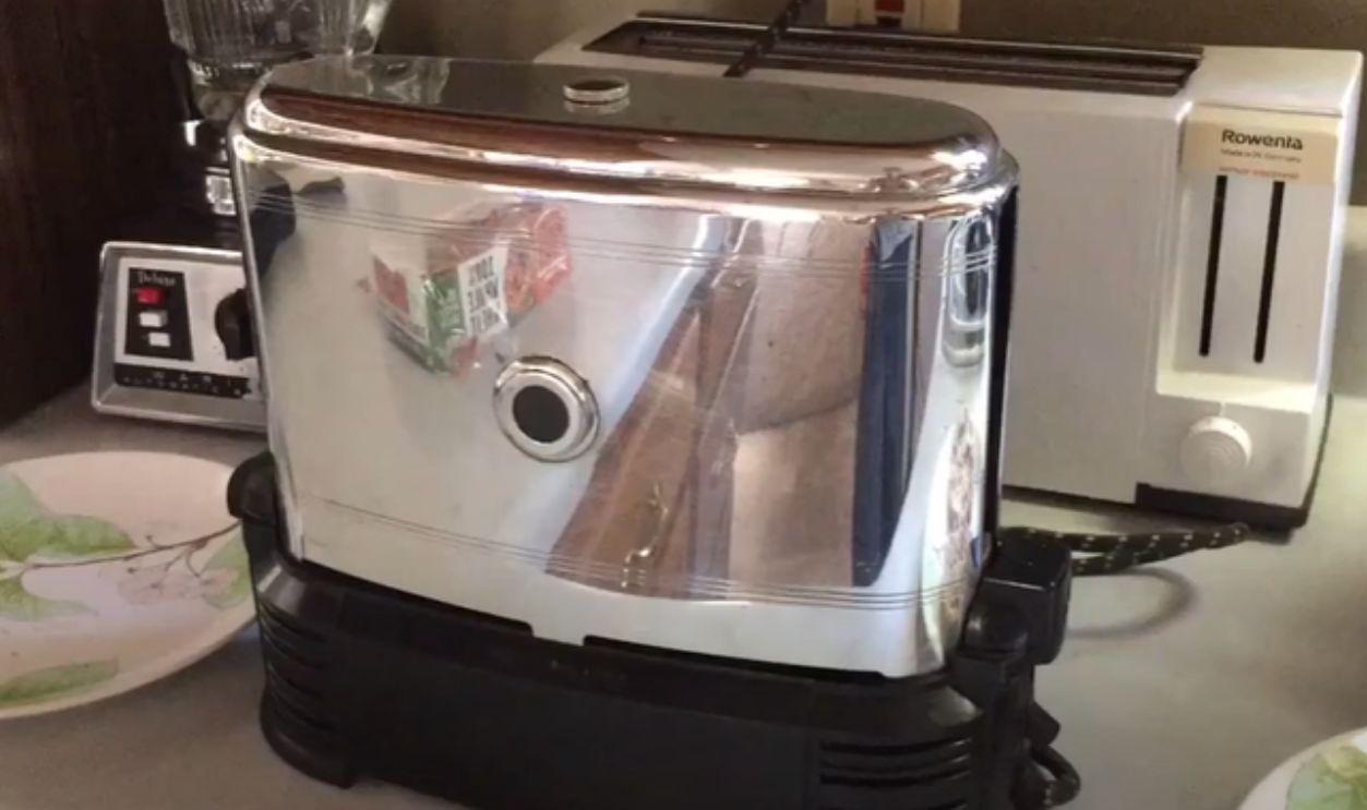 Toast-O-Lator Toaster (1940s)