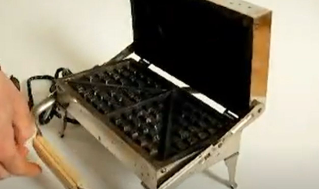 Westinghouse L-5 Waffle Iron (1930s)