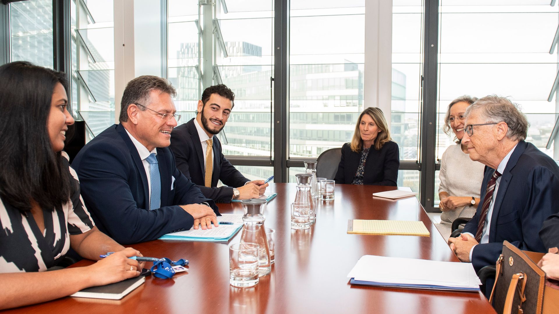 File:Visit of Bill Gates to the European Commission - P062021-526282.jpg