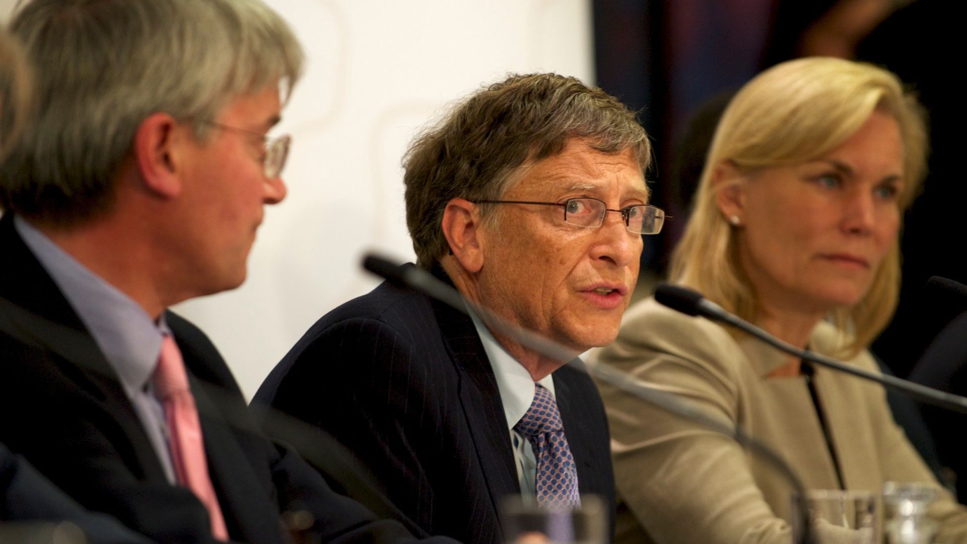 File:Bill Gates speaking at a press conference at the end of the GAVI Alliance pledging event.jpg