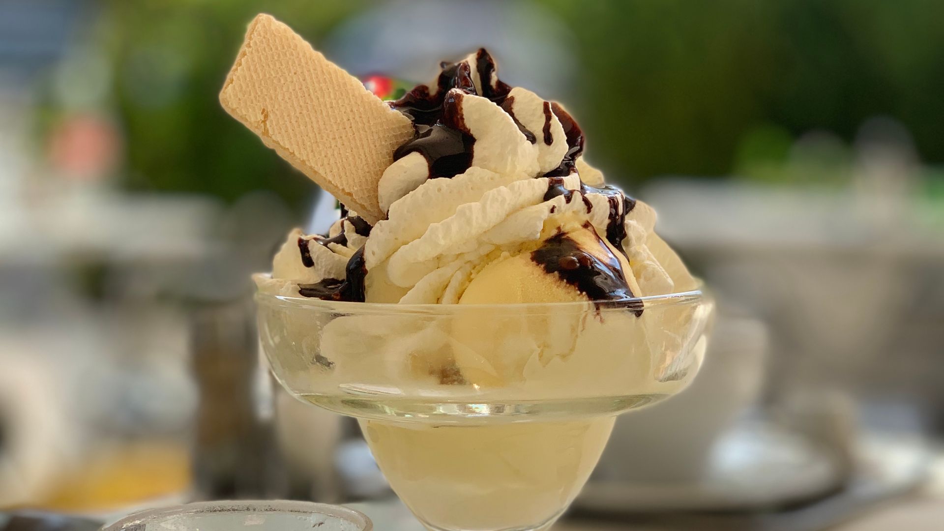 File:Ice cream with whipped cream, chocolate syrup, and a wafer.jpg