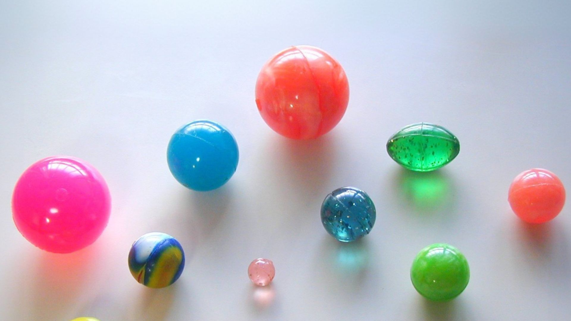 File:Colorful Super ball Large.png
