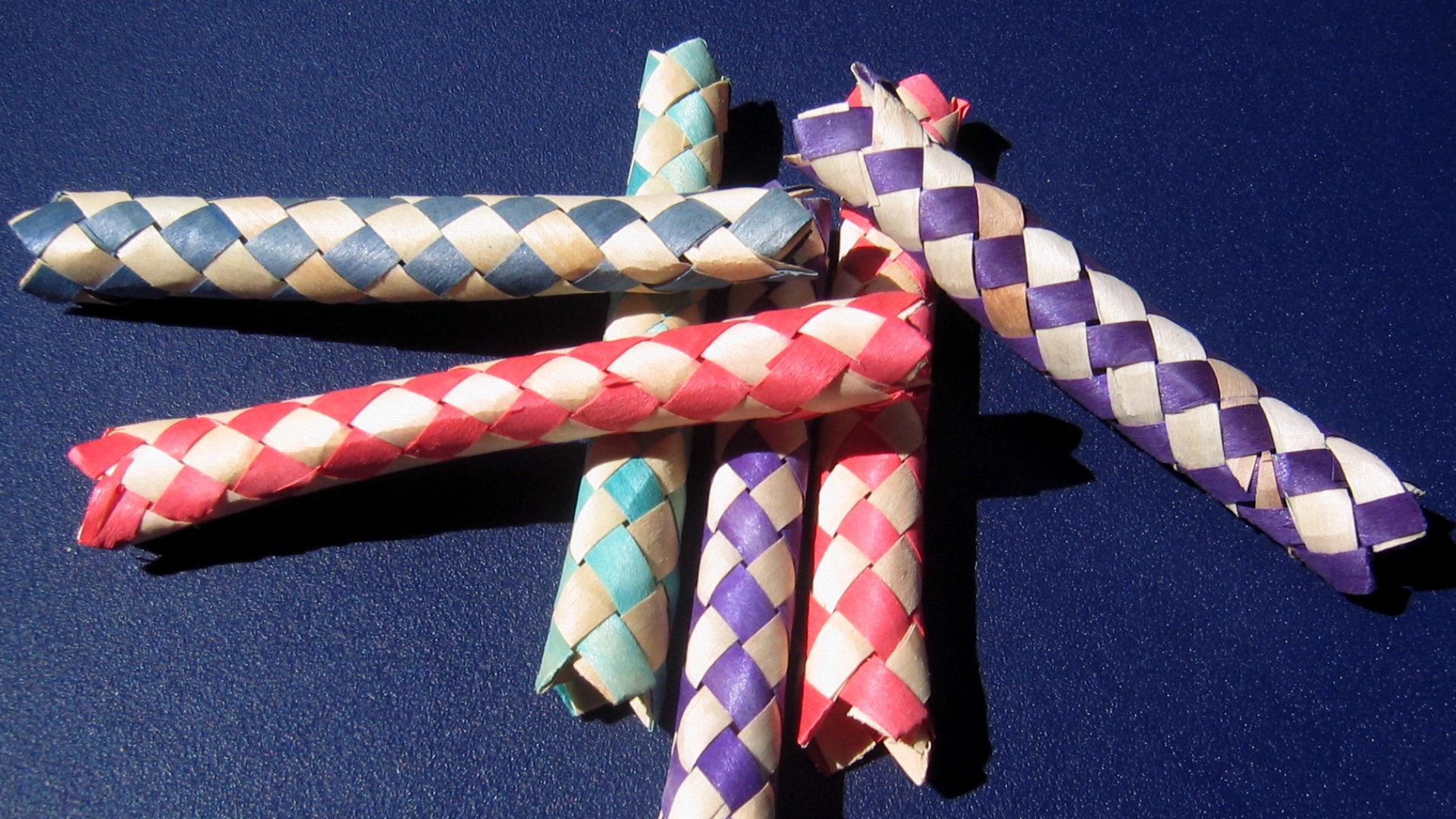 File:Finger trap toys.jpg