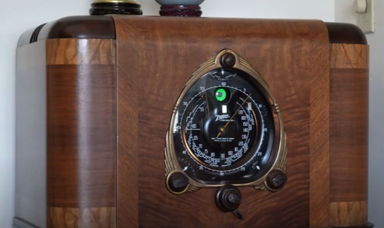 Zenith Console With Clock (e.g., 12S265)