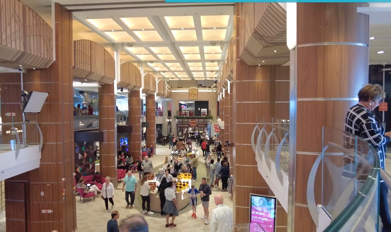 The Social Side Of Ship Life For Retirees