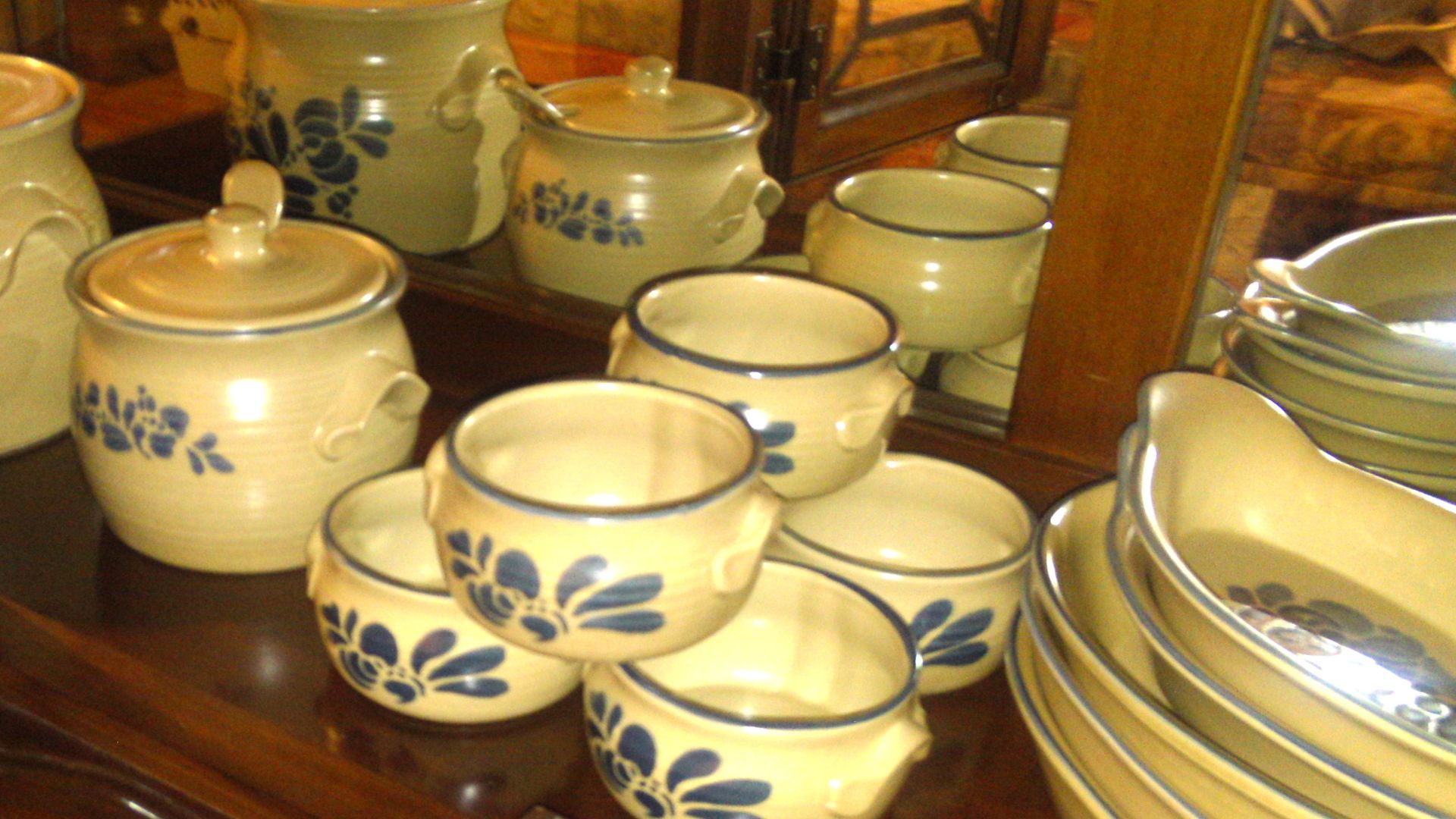 File:Pfaltzgraff Folk Art Pottery.jpg