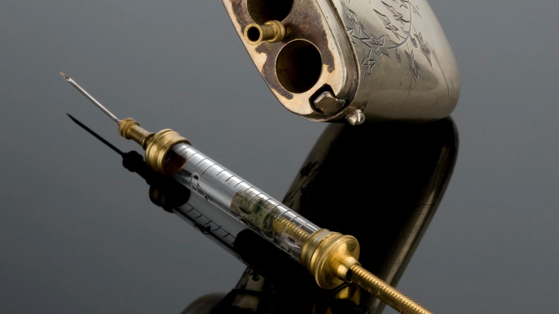File:Hypodermic syringe with spare needle and decorated metal cas Wellcome L0057802.jpg