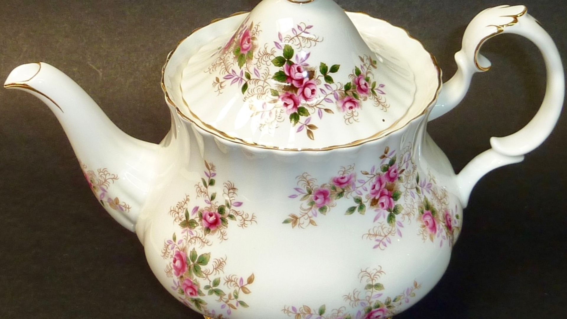 File:Royal Albert Lavender Rose Large Teapot.jpg