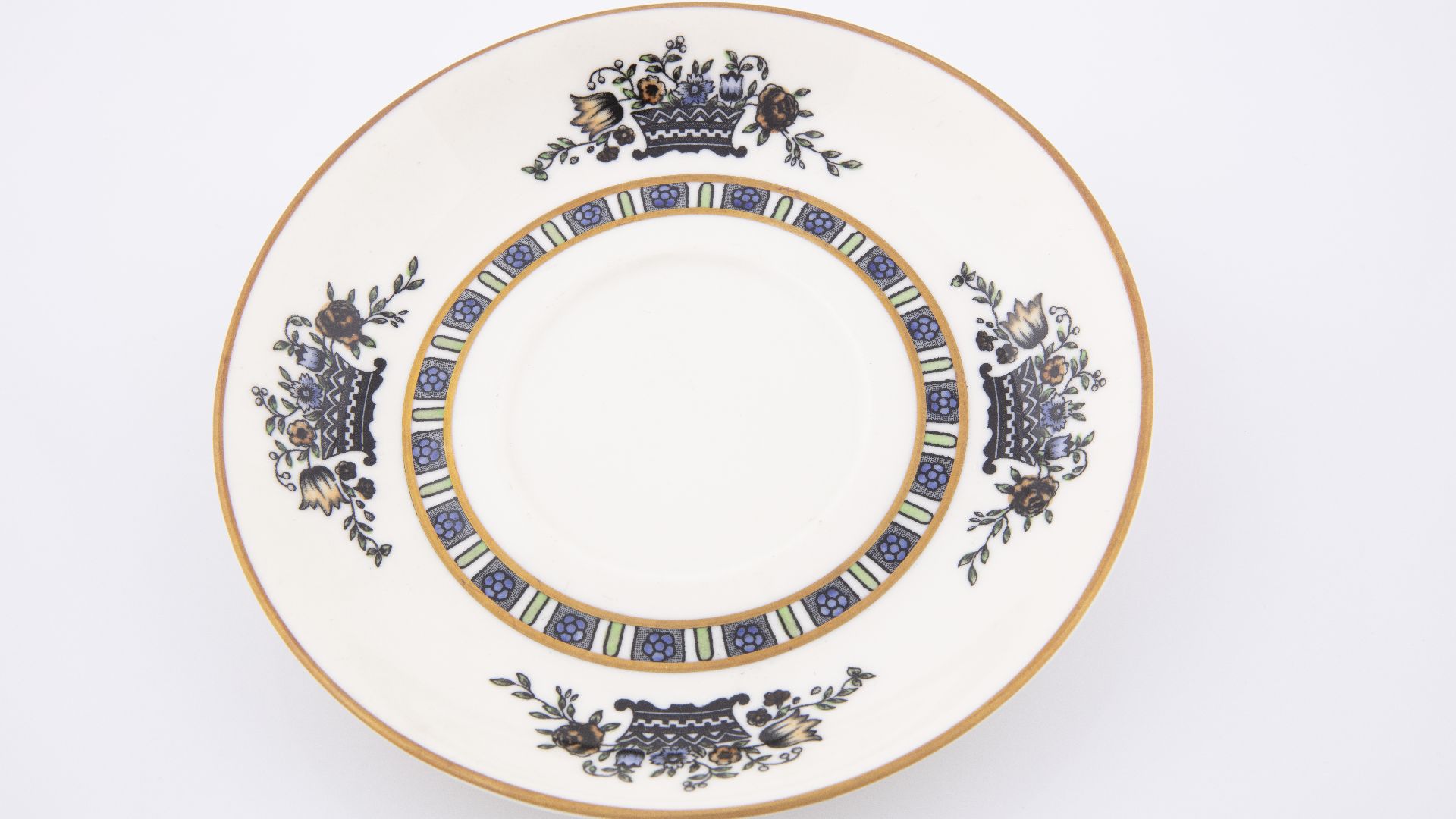 File:Set of Syracuse China Given to Evangeline Lindbergh by the Citizens of Syracus, New York - DPLA - ca5c64b026f06d38077ee08061d05405 (page 14).jpg