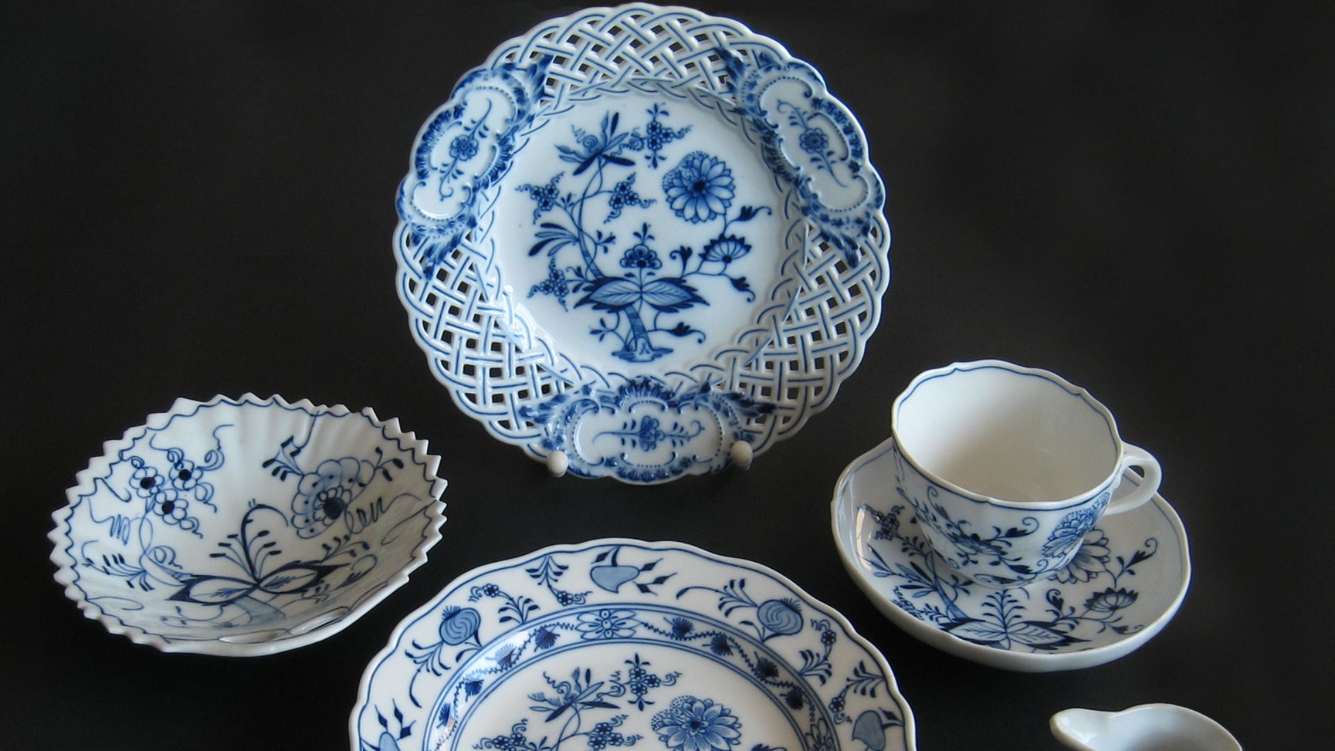 File:Blue Onion Pattern.jpg