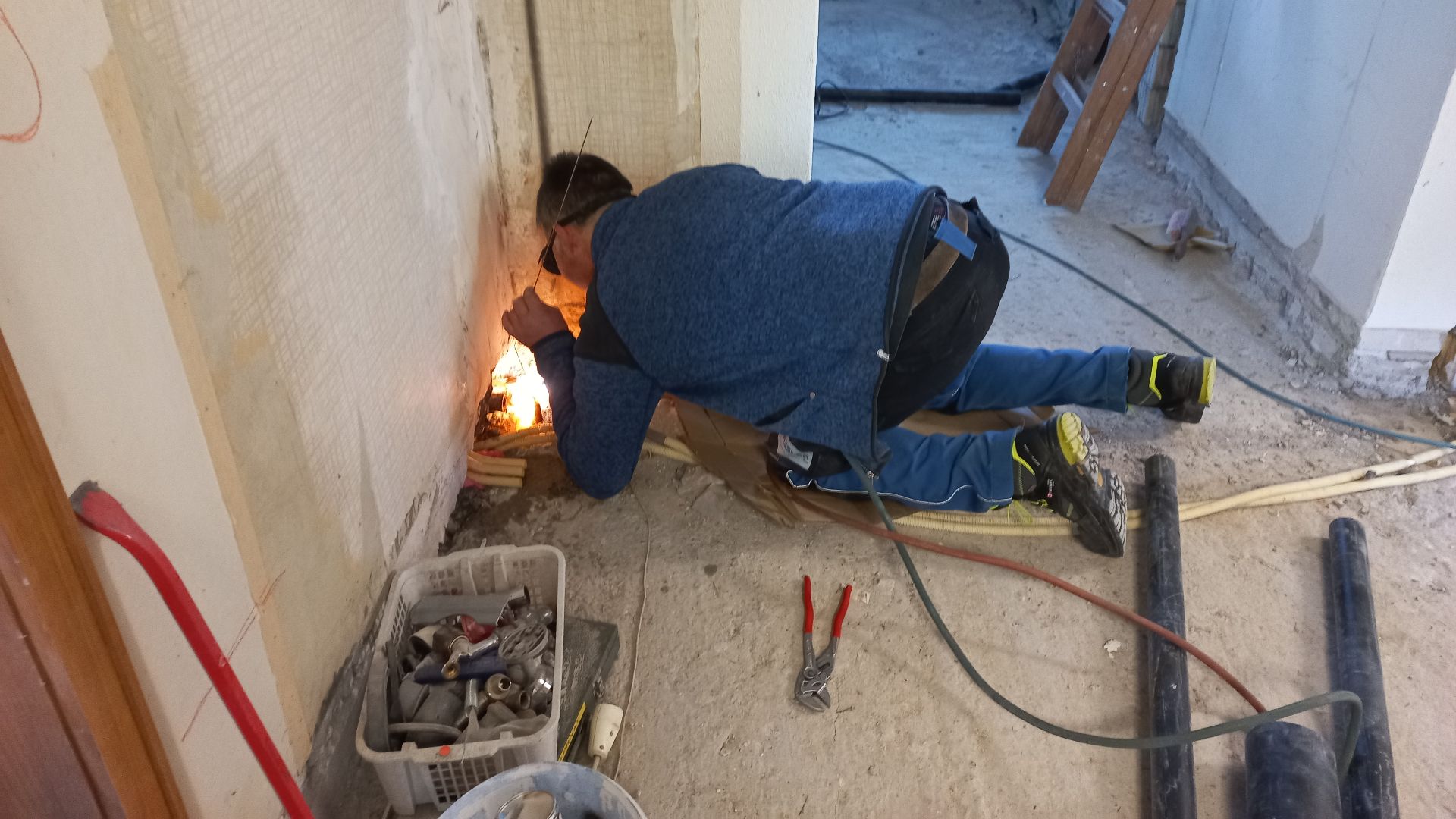 File:Dornbirn-Ebnit- Welding old Heating pipes-02ASD.jpg