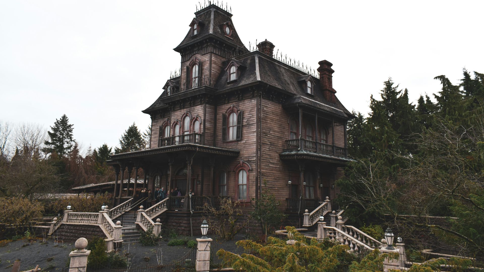 brown and black concrete building