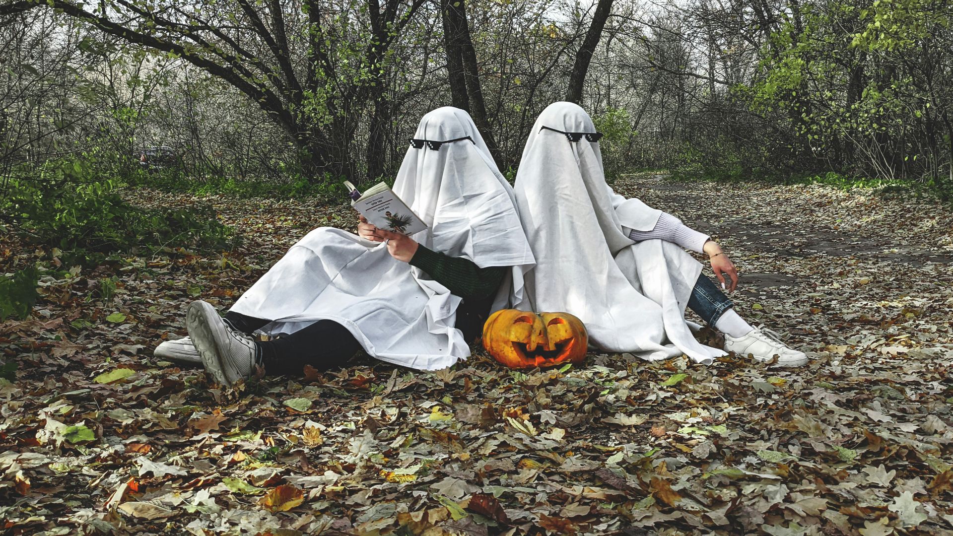 a group of three people dressed up as ghostes