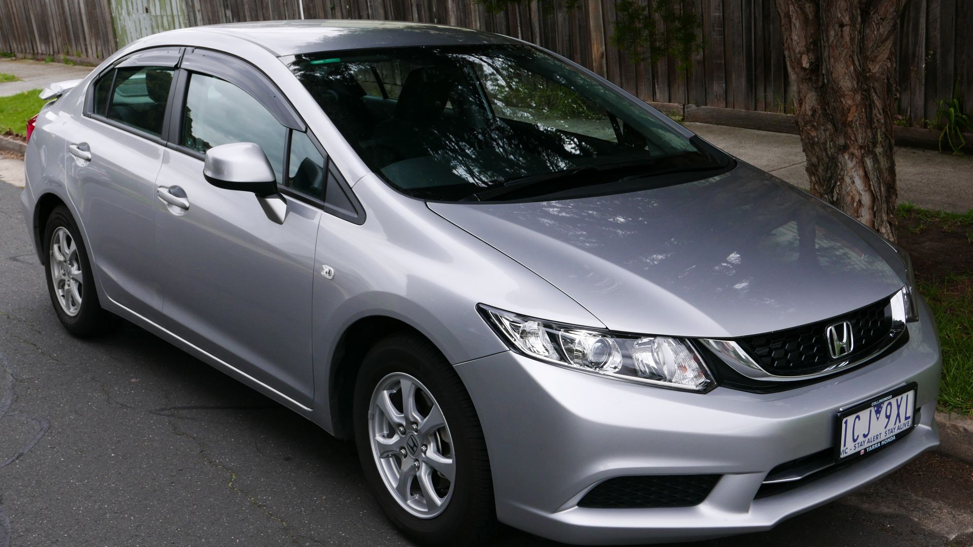 File:2014 Honda Civic (FB2 MY14) VTi sedan (2015-05-29) 01.jpg