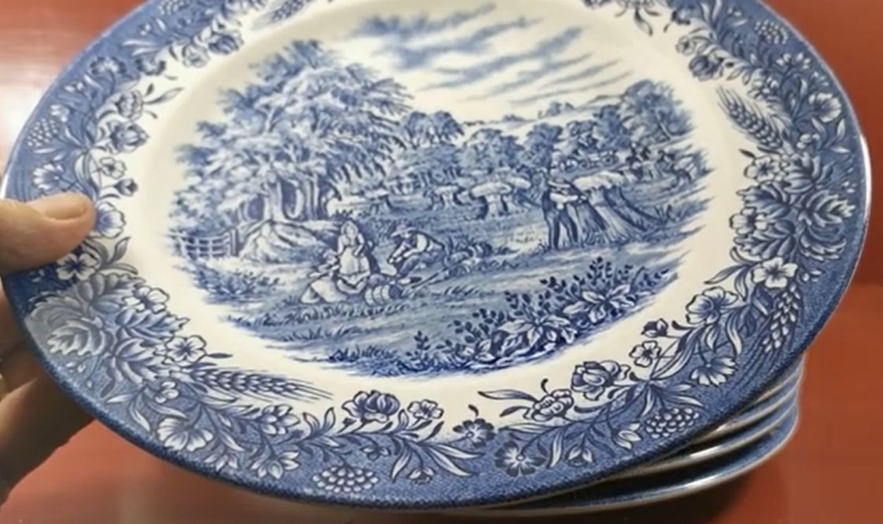 Currier and Ives Blue Willow Plate