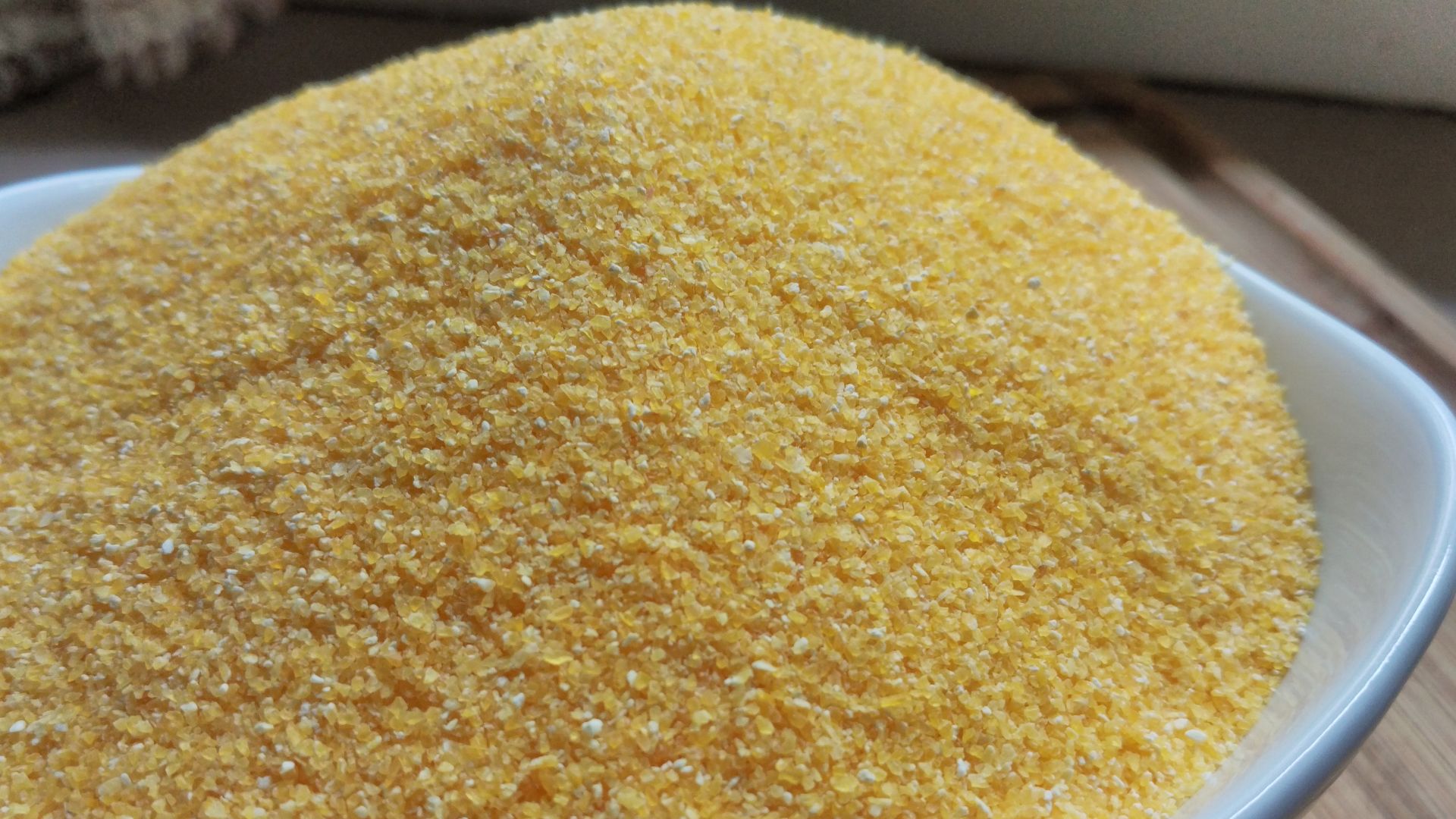 File:Polenta uncooked.jpg