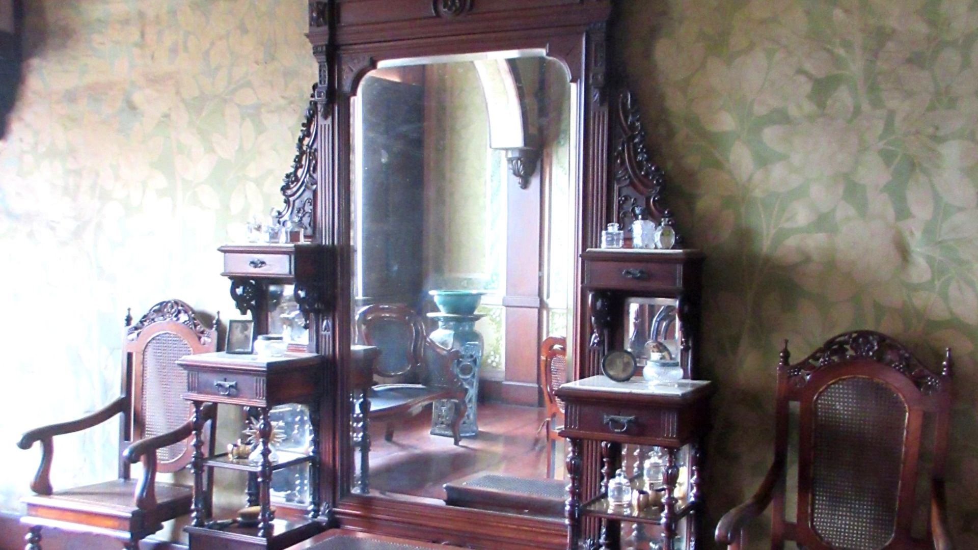 File:Antique mirrors 55.jpg