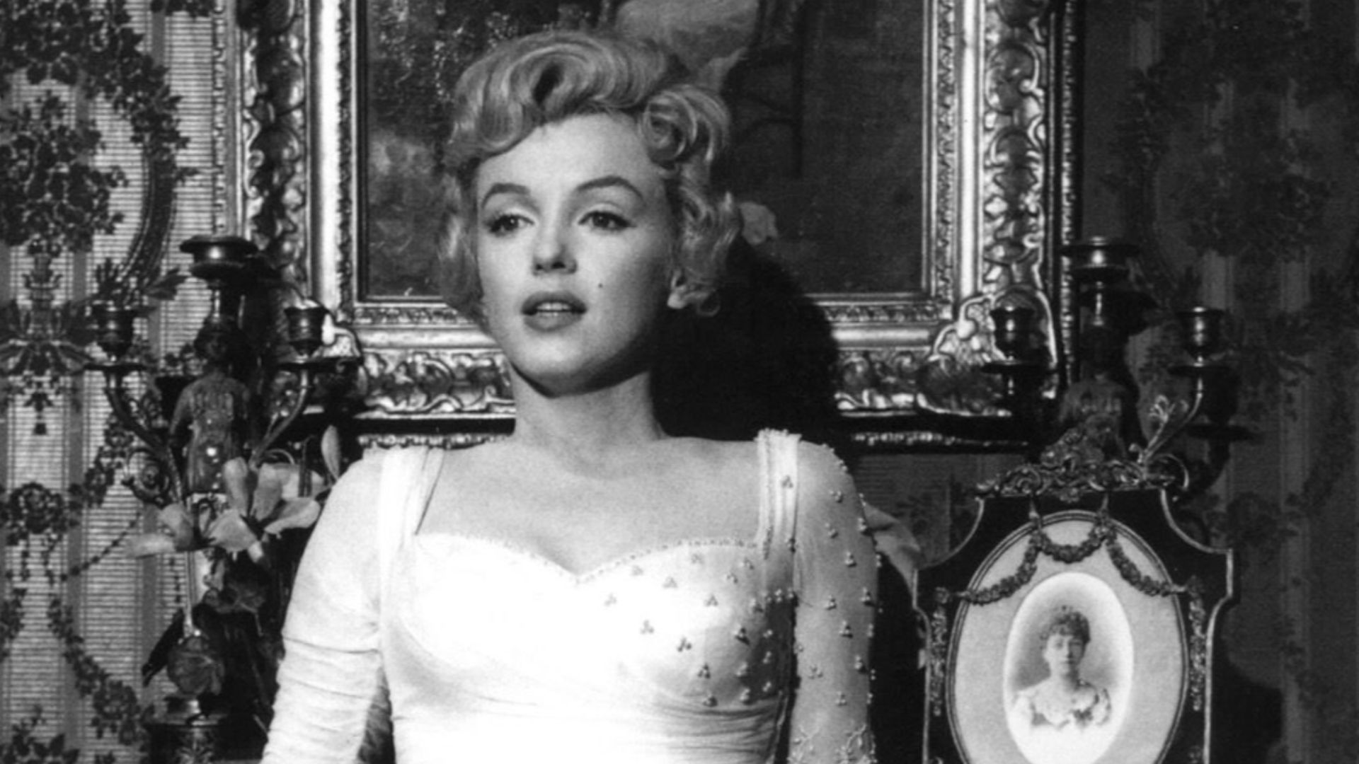 File:Marilyn Monroe, The Prince and the Showgirl, 1.jpg