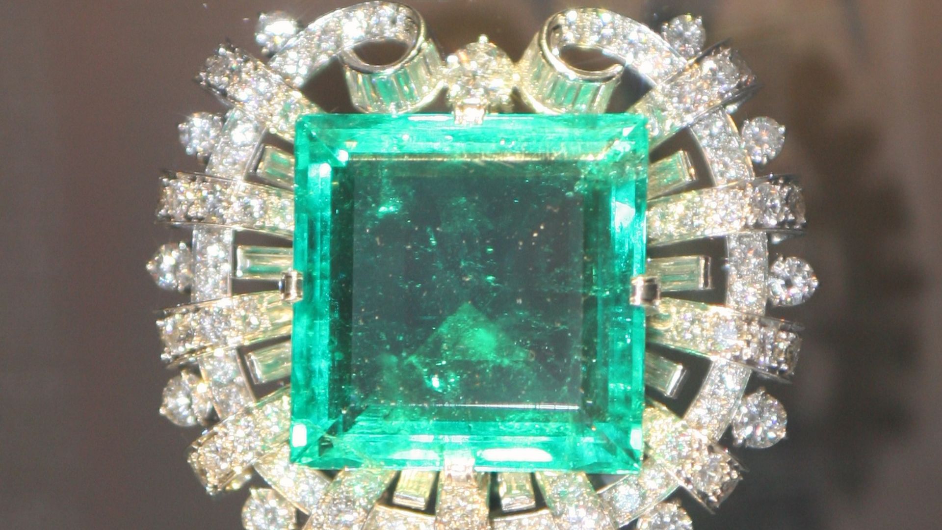 File:Hooker emerald.jpg