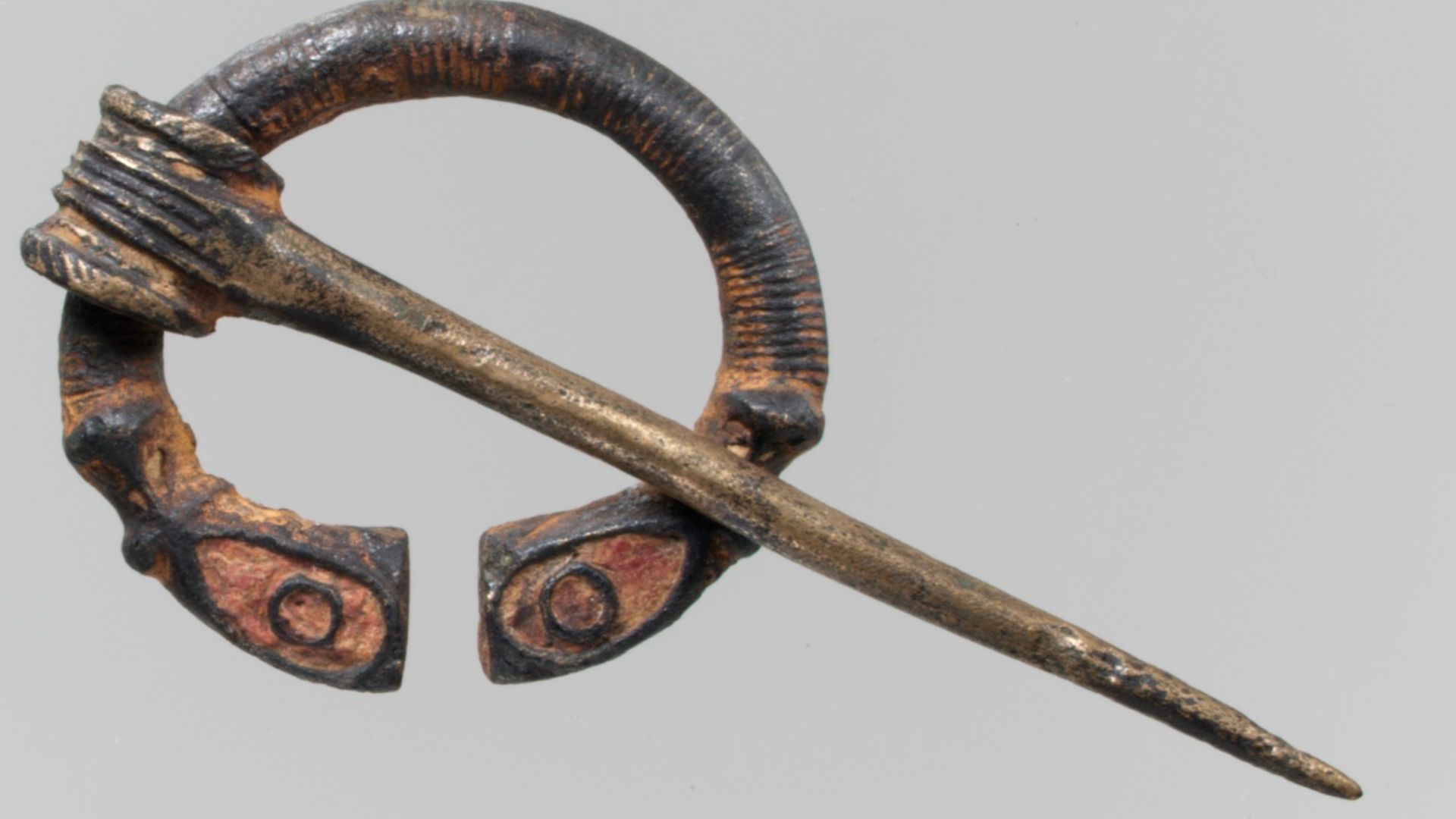 File:Open-Ring Brooch MET dp30621.jpg