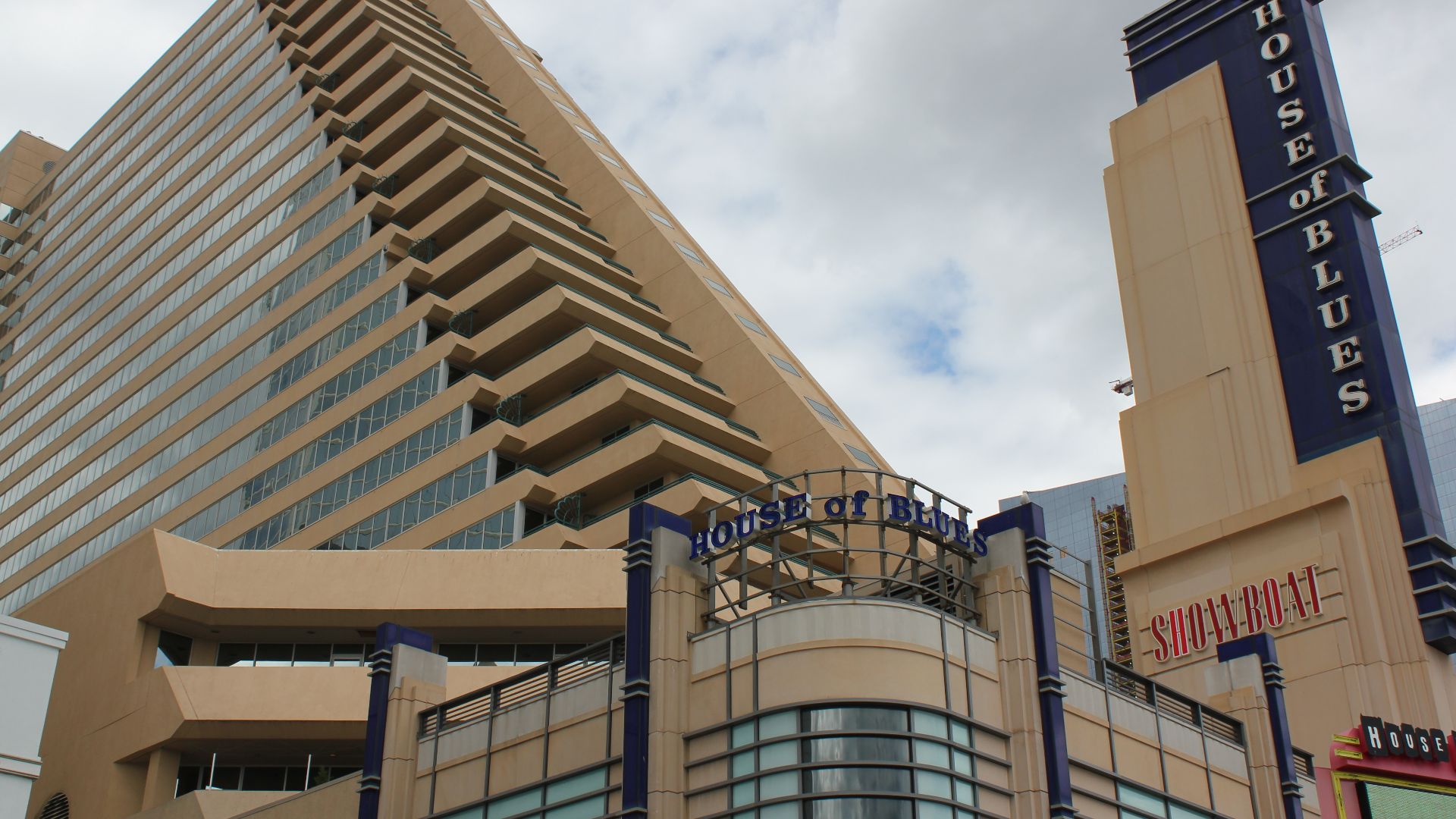 File:Showboat Atlantic City.jpg