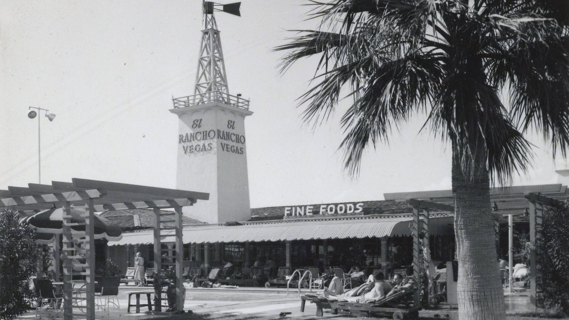 File:El Rancho Las Vegas - Frasher Foto postcard 1940s.jpg