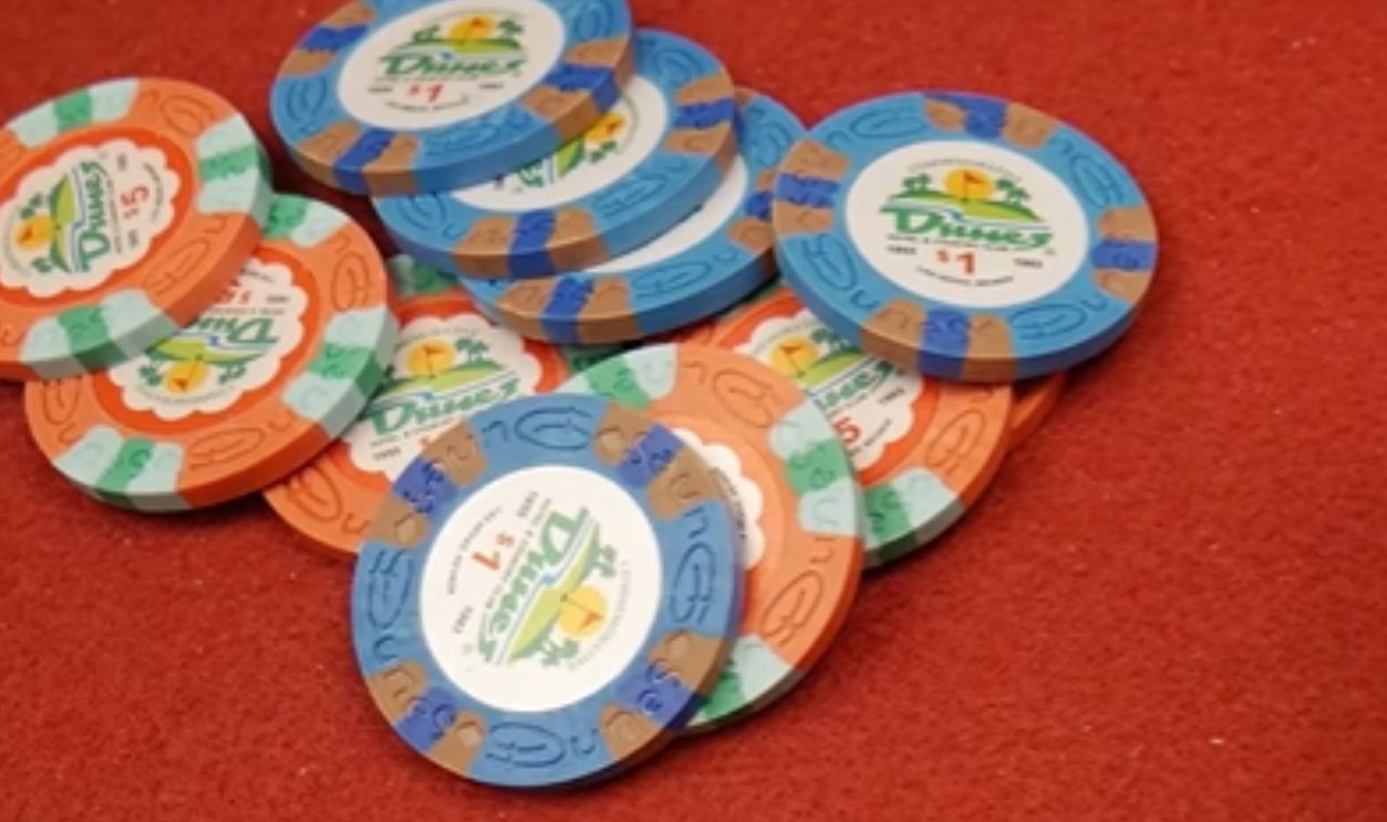 Dunes Hotel & Casino $1 Chip (Las Vegas, 1980s)