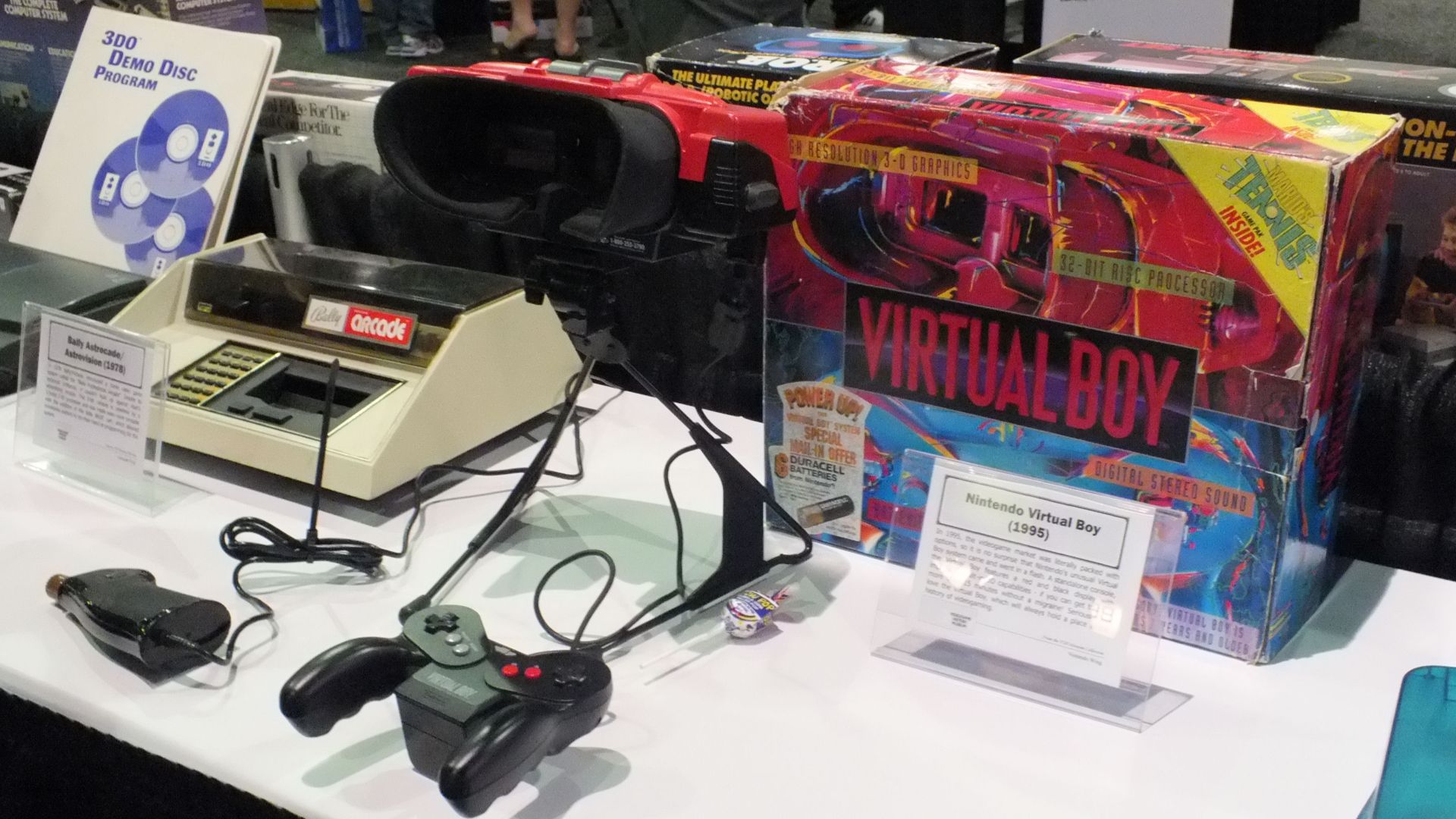 File:2013 E3 - VHM Virtual Boy (9096964817).jpg
