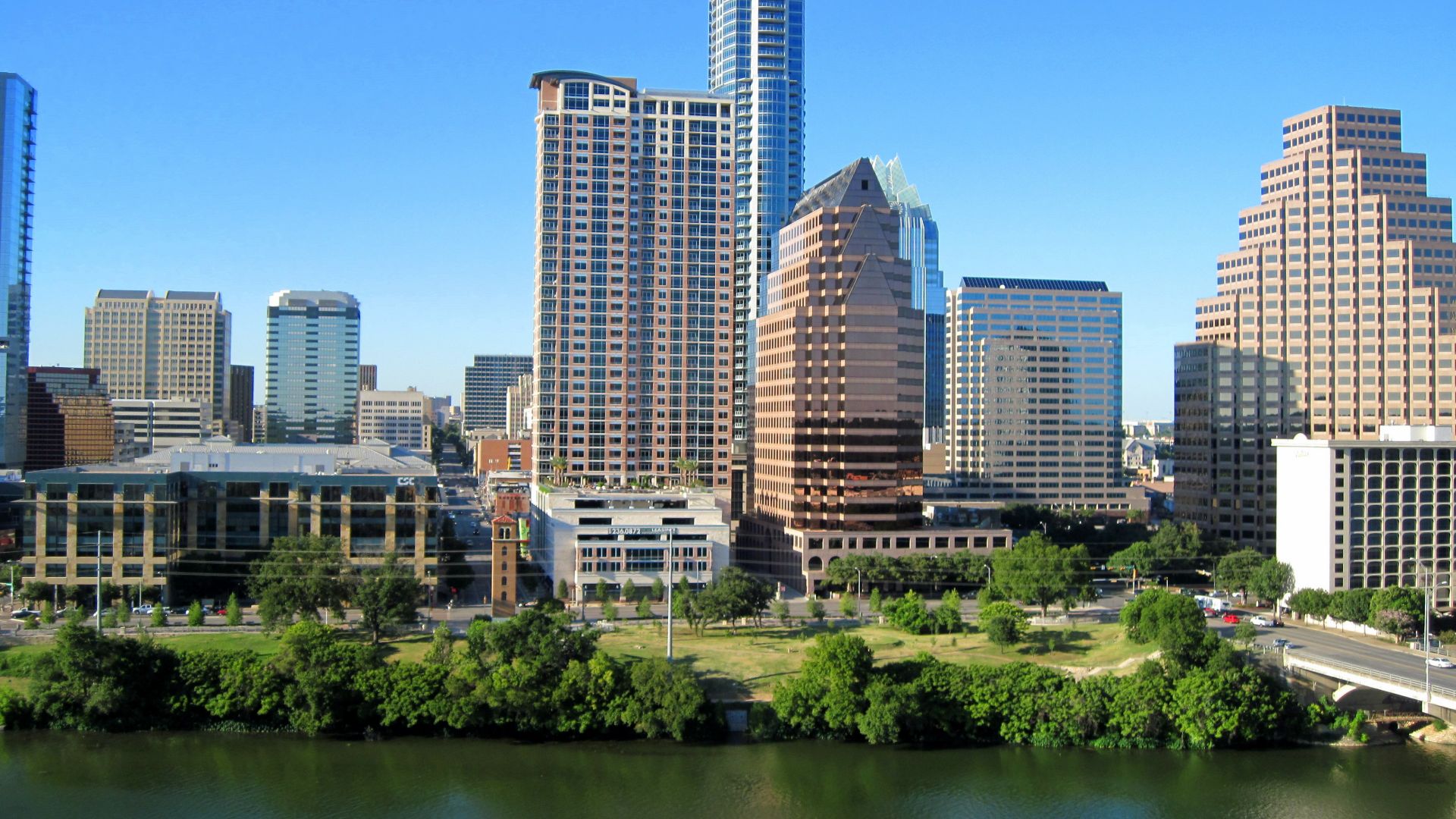 File:Austin Texas Lake Front.jpg
