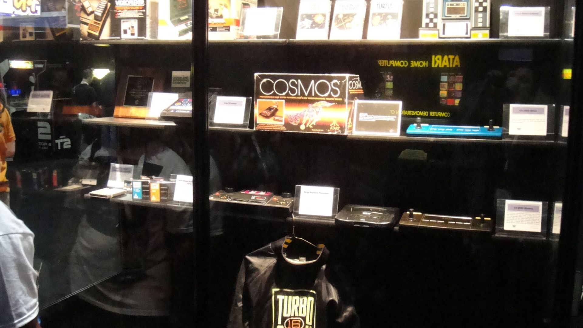 File:E3 2011 - Video Game Museum showcase (5822120481).jpg