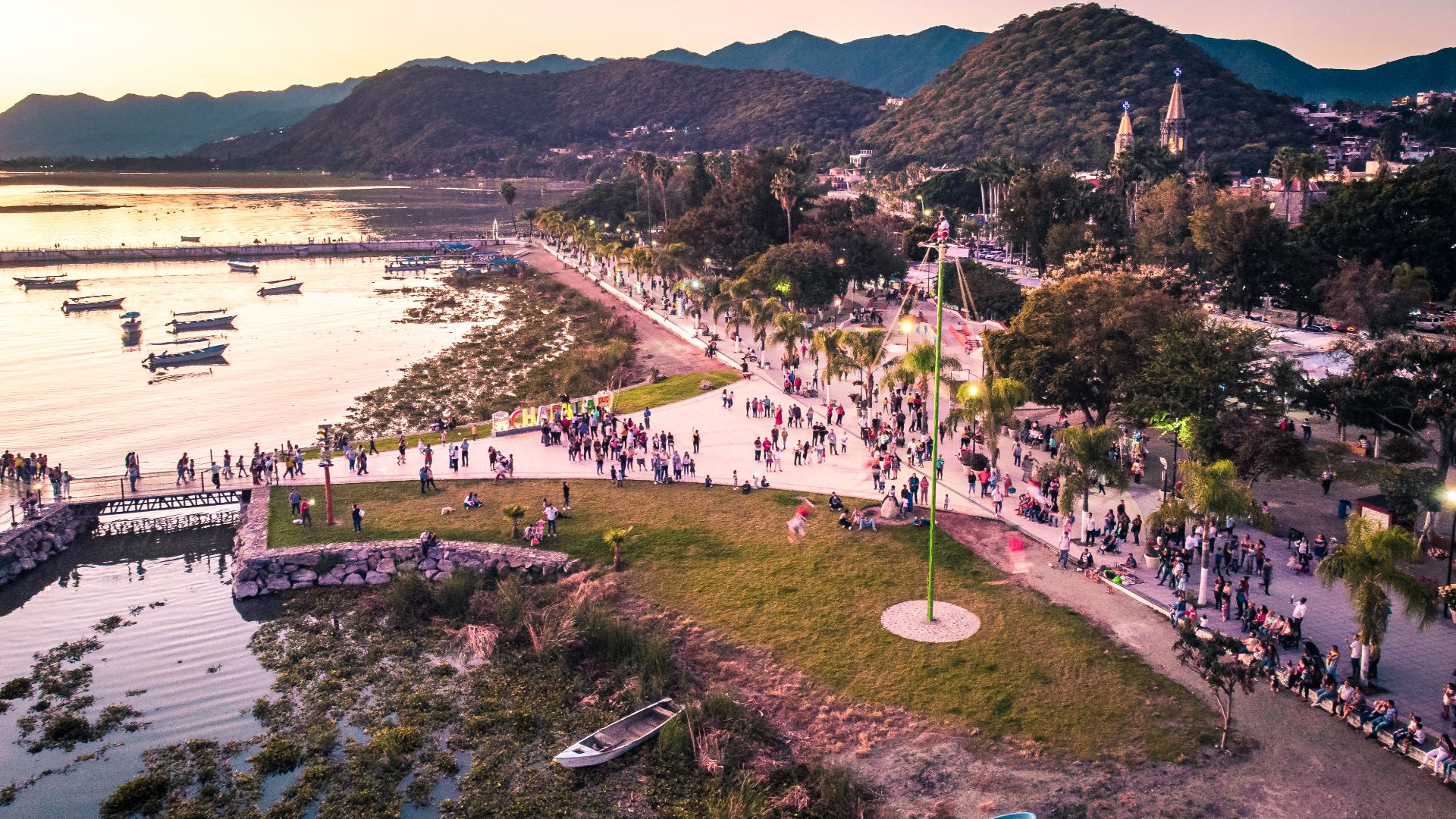 File:Chapala Malecon Sunset.jpg