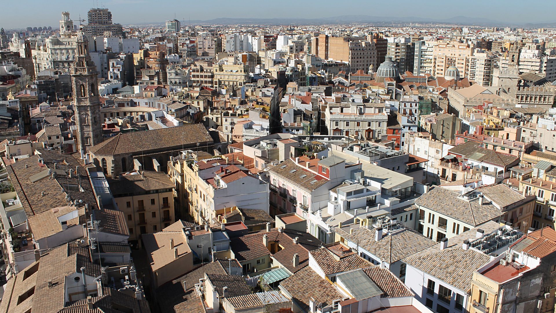 File:Vue sur la ville depuis la Tour du Miguelete (8277318710).jpg