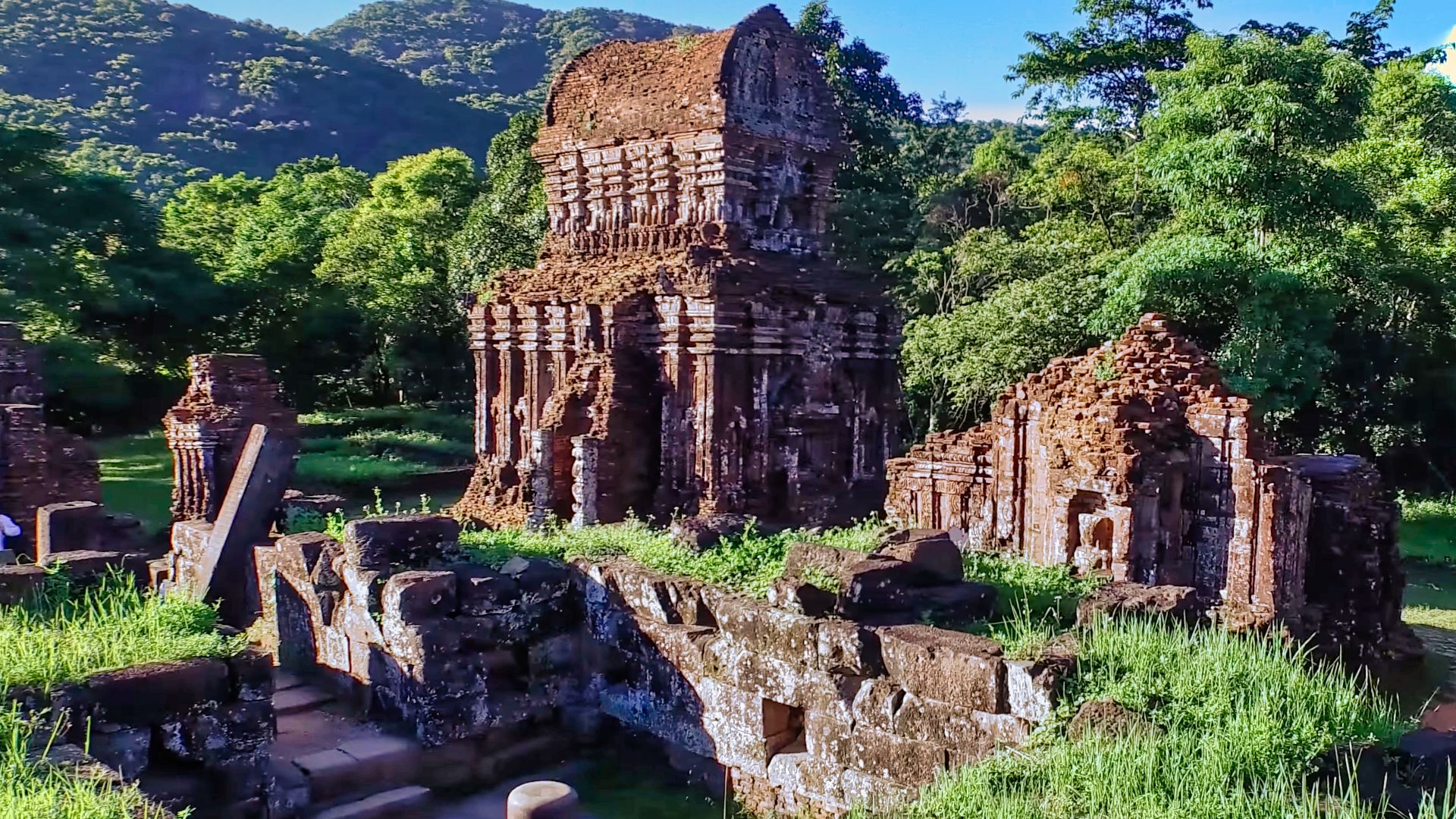 File:Group B-C-D monuments of My Son world heritage site, Vietnam.jpg