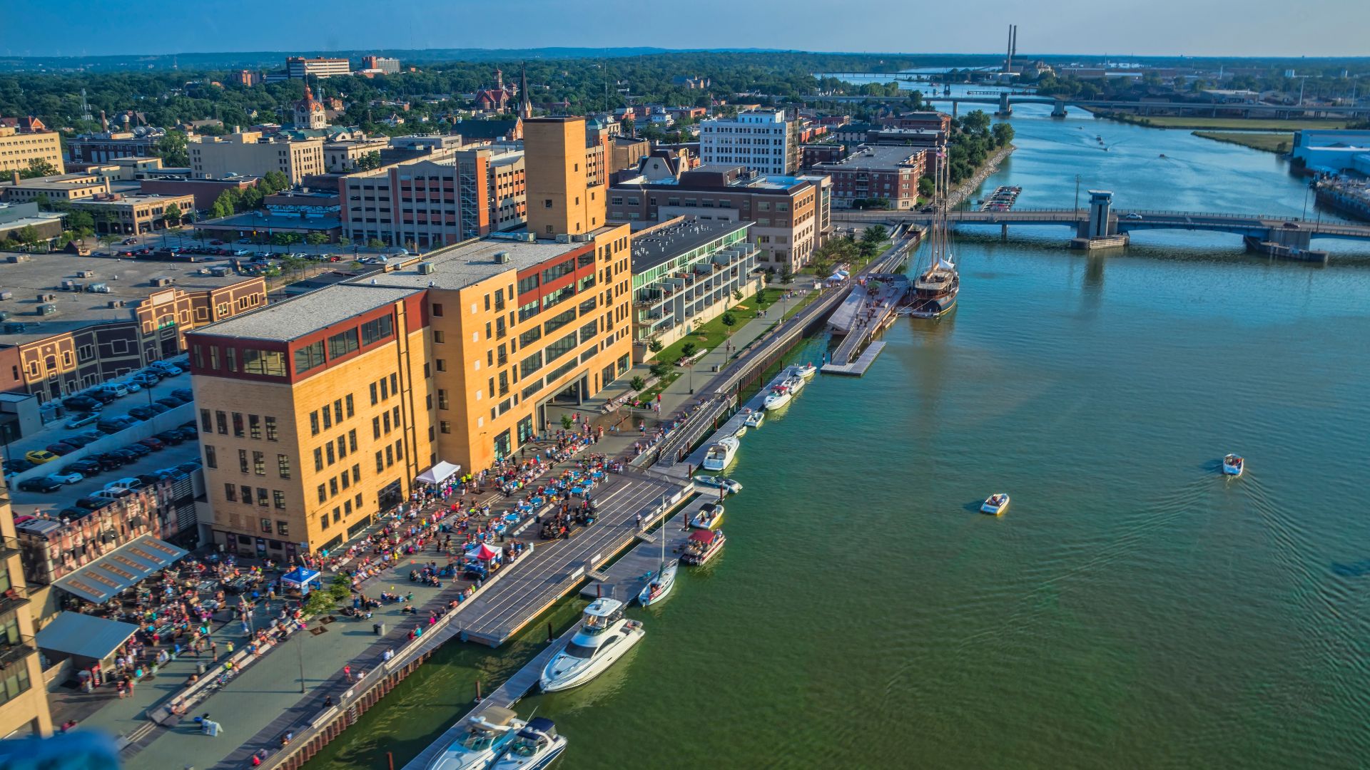 File:Downtown Green Bay CityDeck along the Fox River.jpg