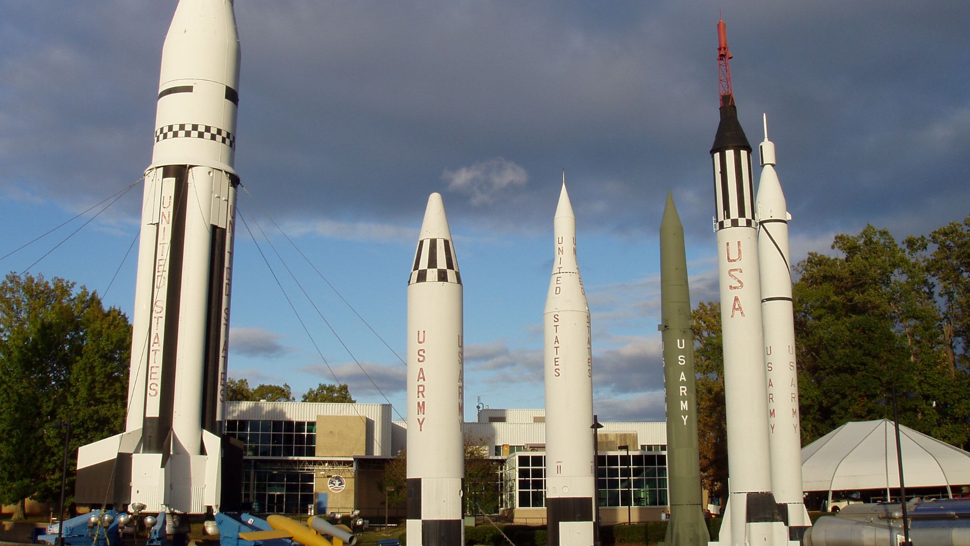 File:Rockets in Huntsville Alabama.JPG