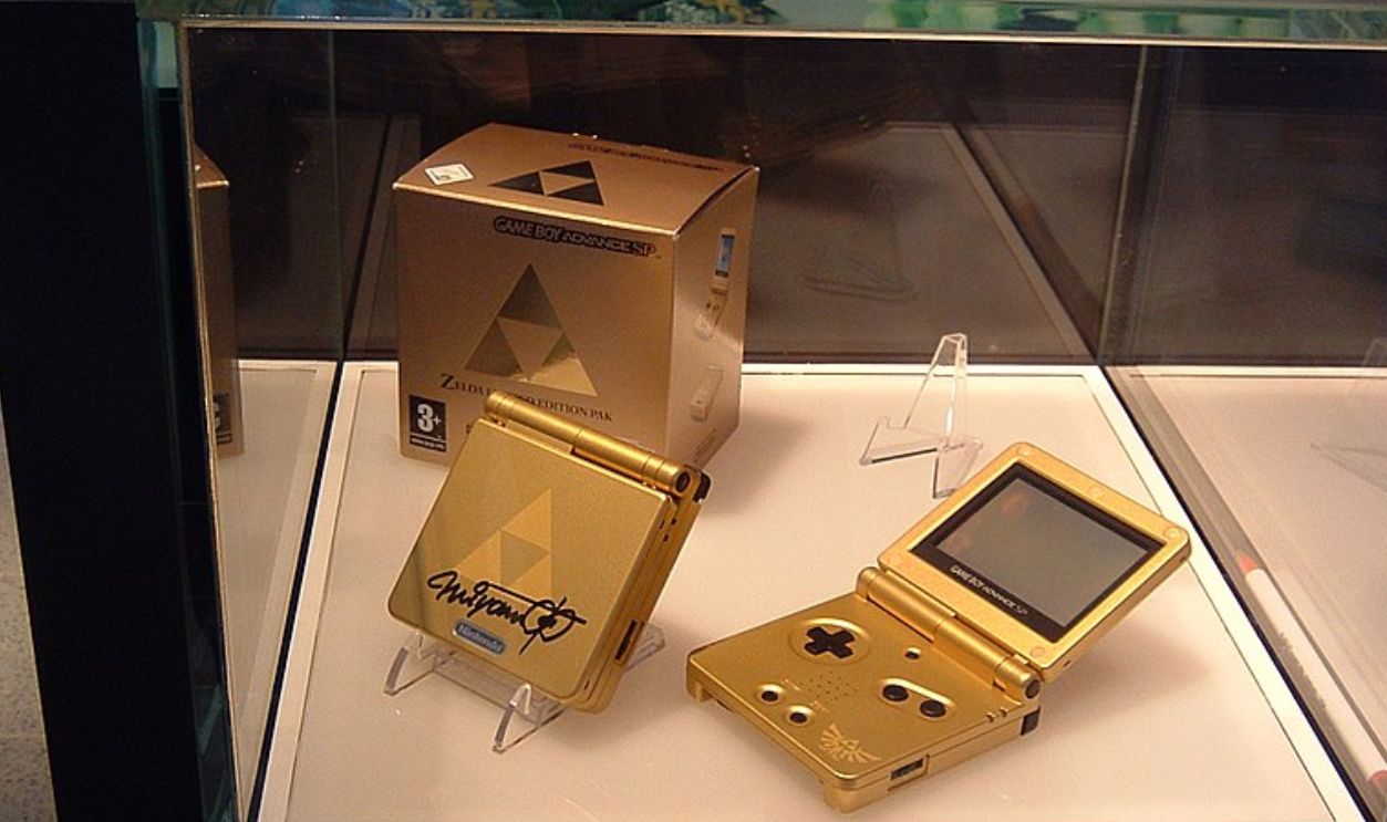 Gold Minish Cap Game Boy Advance SP (2004, Zelda Promo)