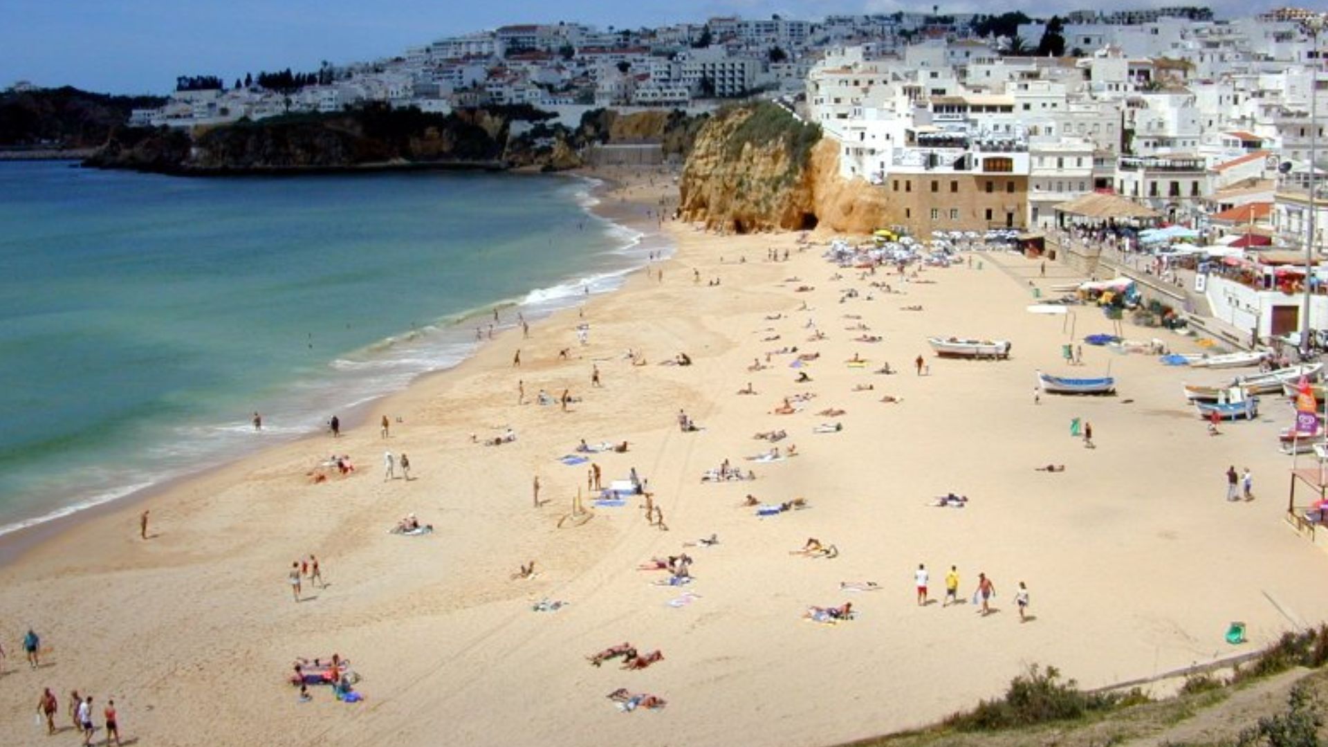 File:Beach at Albufeira.JPG