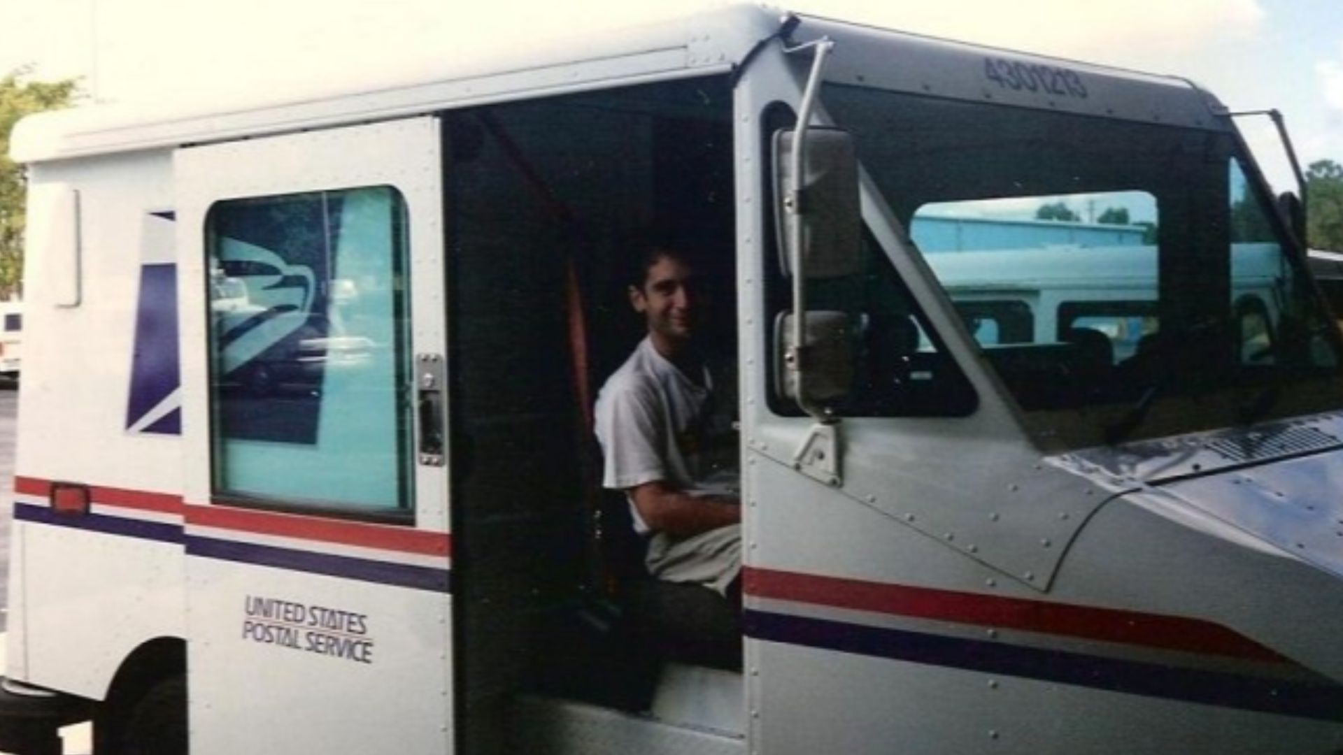 File:United States Postal Service rural letter carrier, 2006.jpg